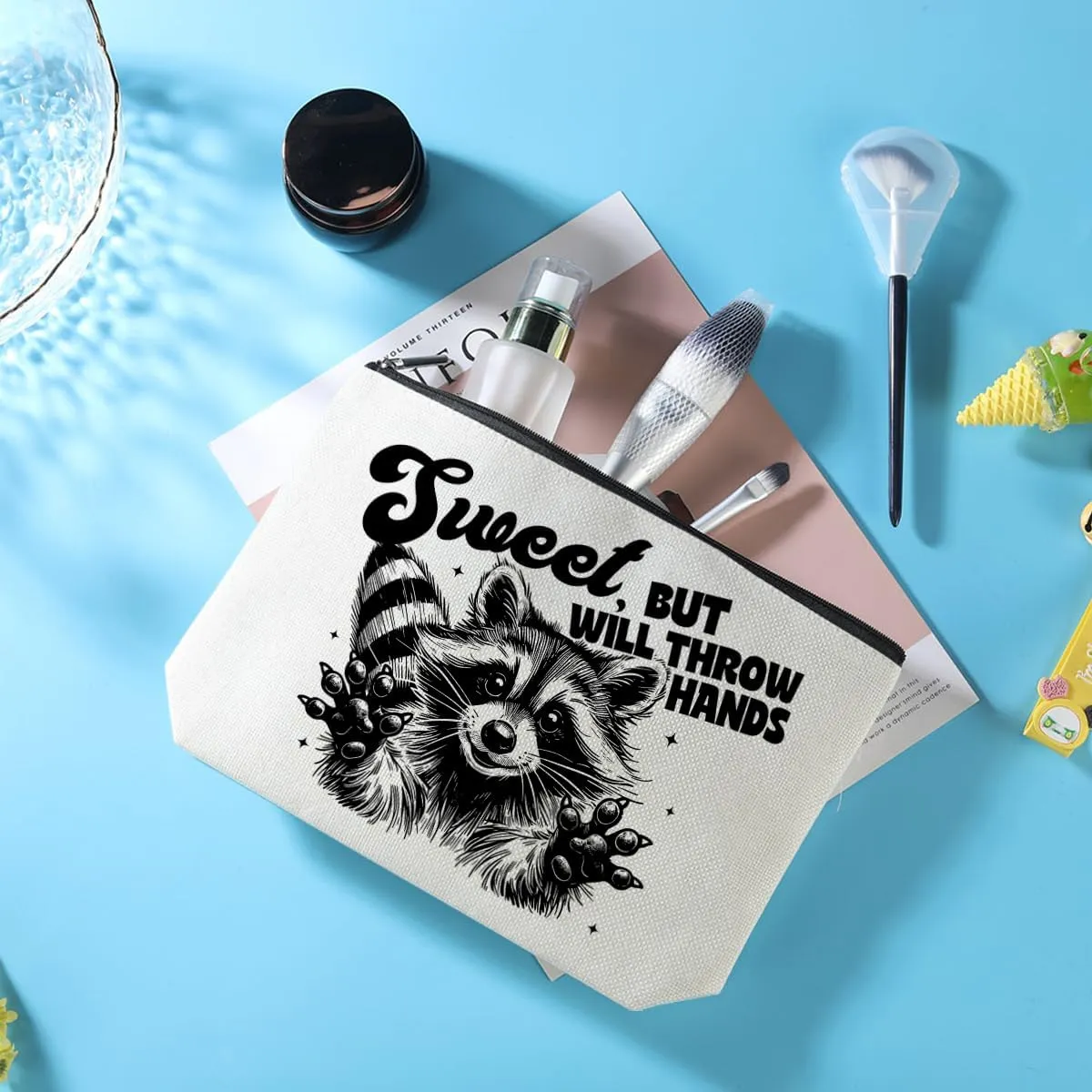 Funny Raccoon Makeup Bag Animal Humor Vintage Cosmetic Bag Raccoon Stuff Raccoon Gifts Funny Gifts for Women Raccoon Lovers Friends Wife Sisters Christmas Birthday Gifts Travel Toiletry Bag